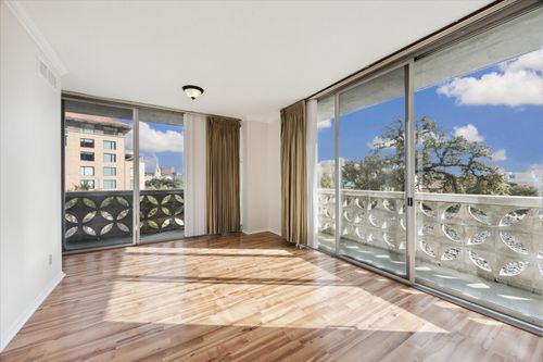 apt-2d-1801 Lavaca St, Austin, TX, 78701-1304 | Card Image