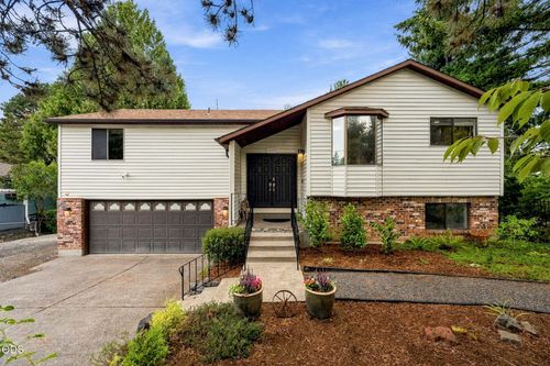 12199 Se Henderson Dr, Portland, OR, 97266-4921 | Card Image