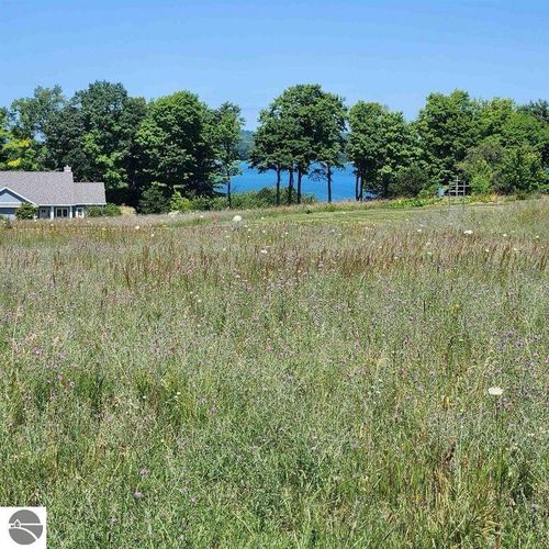 4712 E Water View Dr, Lake Leelanau, MI, 49653-8420 | Card Image