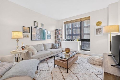 302-25-21 43rd Ave, Long Island City, NY, 11101-4786 | Card Image