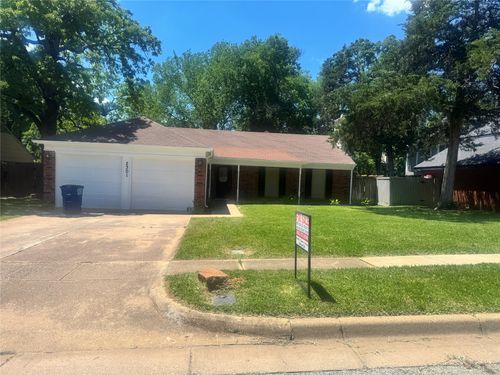 2301 Holly Dr, Euless, TX, 76039-4220 | Card Image