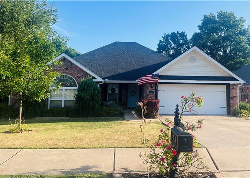 617 Highland Ct, Siloam Springs, AR, 72761-4945 | Card Image