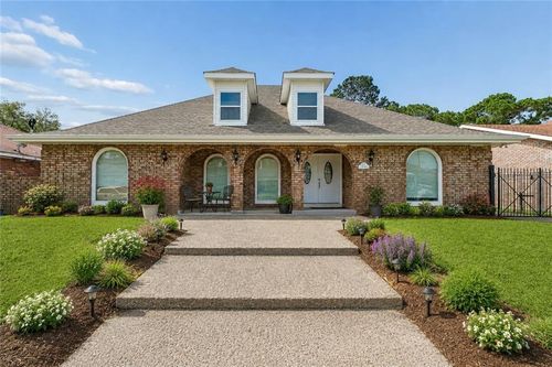 6916 Lake Willow Dr, New Orleans, LA, 70126-3106 | Card Image