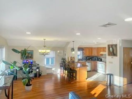 50 193rd St, Fresh Meadows, NY, 11365-1235 | Card Image