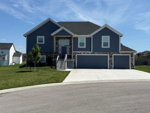 16338 Lois Ln, Basehor, KS, 66007-5700 | Card Image