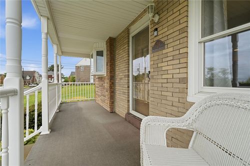 815 Meadow Dr, West Mifflin, PA, 15122-1224 | Card Image
