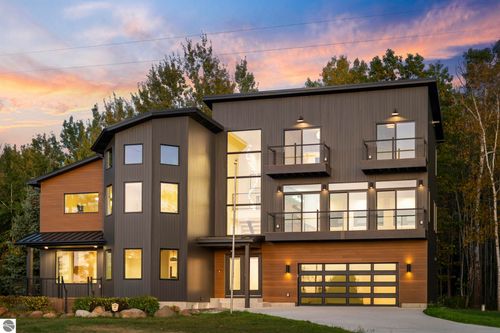 10191 Peninsula Dr, Traverse City, MI, 49686-7929 | Card Image