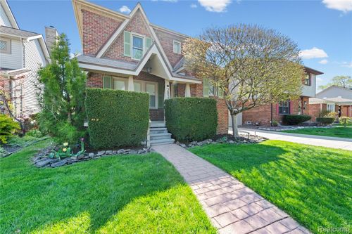 2835 Parkwood St, Trenton, MI, 48183-3656 | Card Image