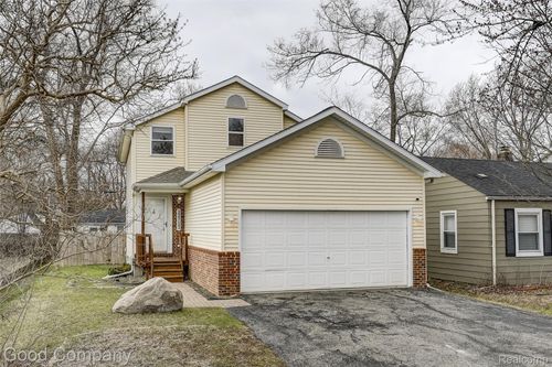 22723 Middlebelt Rd, Farmington Hills, MI, 48336-3632 | Card Image