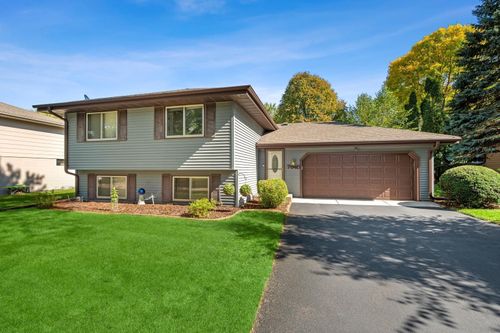 7940 Perry Ave N, Brooklyn Park, MN, 55443-2419 | Card Image