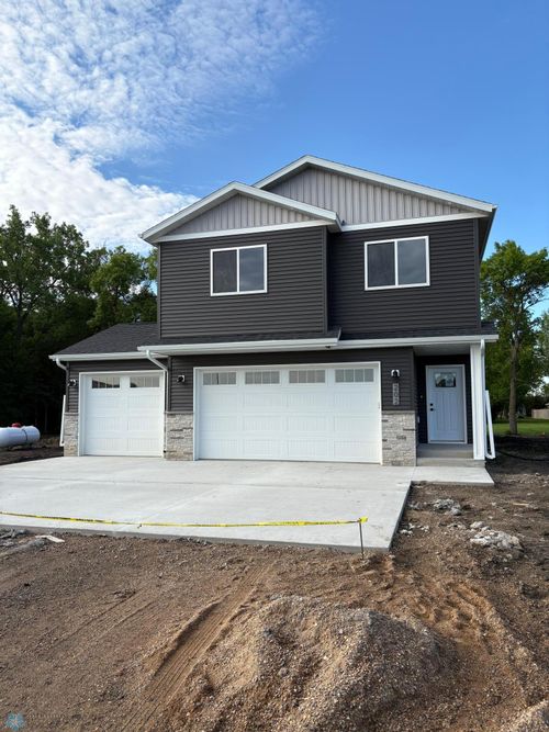 202 Whitetail Ln, Abercrombie, ND, 58001-8131 | Card Image