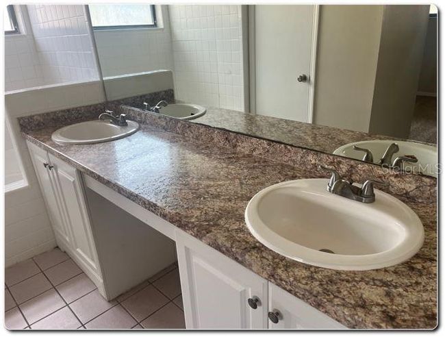 MASTER BATH | Image 9