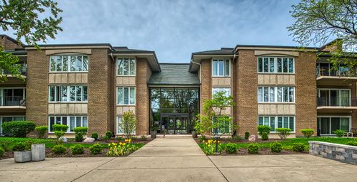 c103-2 Oak Brook Club Dr, Oak Brook, IL, 60523-1332 | Card Image