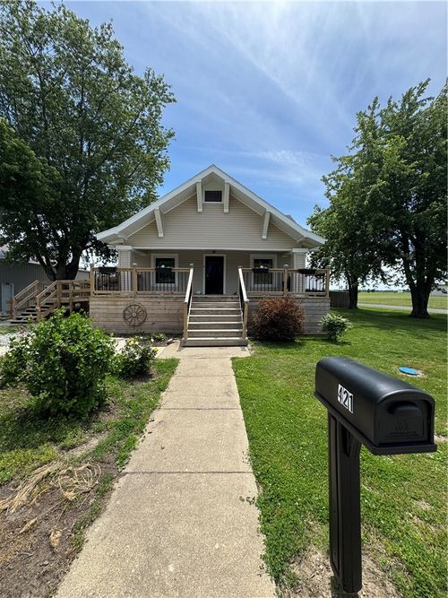 421 W Madison Ave, Chrisman, IL, 61924-1026 | Card Image
