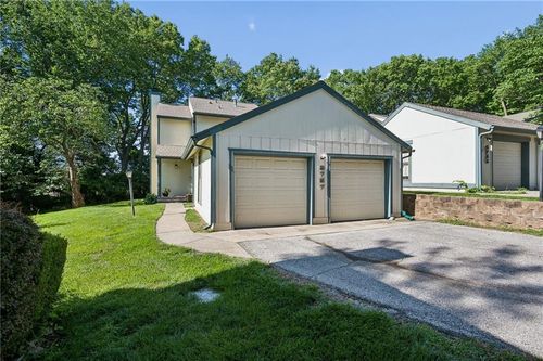 5757 N Anita Avenue, Kansas City, MO, 64151 | Card Image