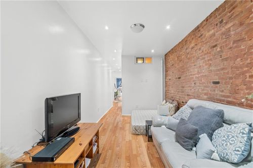 5e-430 46th Street, Manhattan, NY, 10036 | Card Image