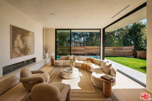 2048 Linnington Avenue, Los Angeles, CA, 90025 | Card Image