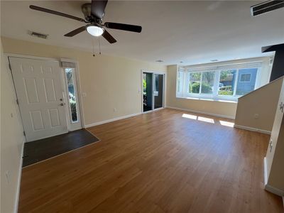 105 - 511 Child Street, Condo with 2 bedrooms, 1 bathrooms and 2 parking in Warren RI | Image 3