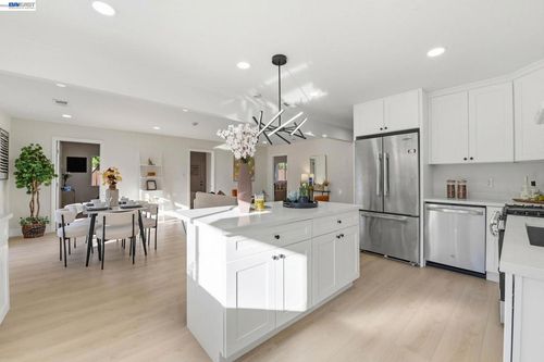 137 Tamarack Dr, Union City, CA, 94587-1308 | Card Image