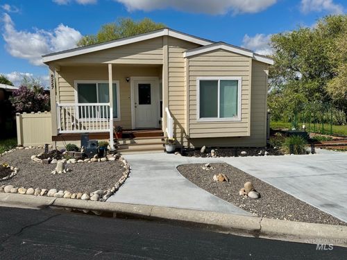 33-8227 S Blue Rim Ln, Boise, ID, 83716-5720 | Card Image