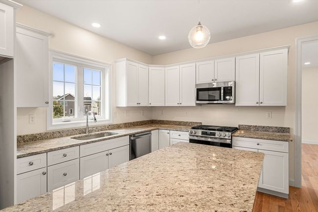 UNIT-3 - 66 Parish Rd, House other with 4 bedrooms, 3 bathrooms and 2 parking in Georgetown MA | Image 11