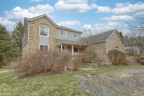 1581 Old Plank Rd, Milford, MI, 48381-2946 | Card Image