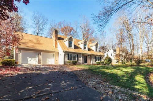 438 Valleymeade Dr, Kernersville, NC, 27284-8053 | Card Image