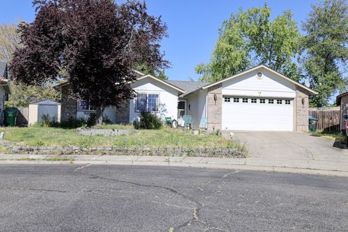 17 Blue Heron Ct, Eagle Point, OR, 97524-9676 | Card Image