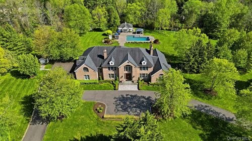 5 Westwood Ct, Glen Head, NY, 11545-3023 | Card Image
