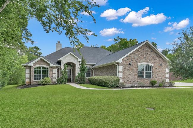 Oversized lot & driveway for multiple cars. | Image 4