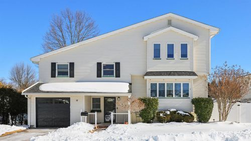 70 Connor Ave, Metuchen, NJ, 08840-2255 | Card Image