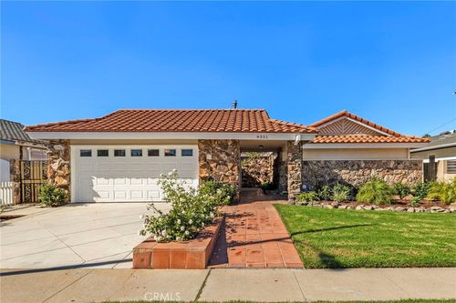 9351 Leilani Dr, Huntington Beach, CA, 92646-8327 | Card Image