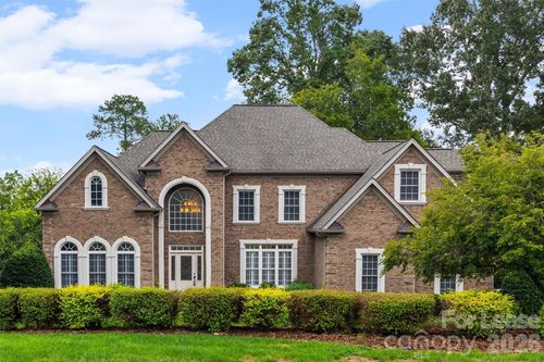 334 Stone Cliff Ln, Lake Wylie, SC, 29710-6082 | Card Image