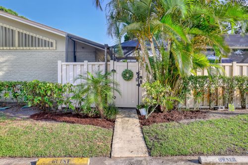 5822 Golden Eagle Cir, Palm Beach Gardens, FL, 33418-1526 | Card Image