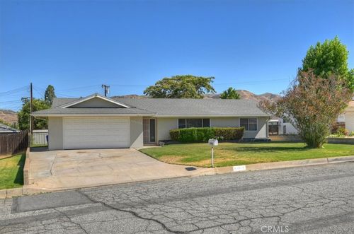 33844 Avenue C, Yucaipa, CA, 92399-2268 | Card Image