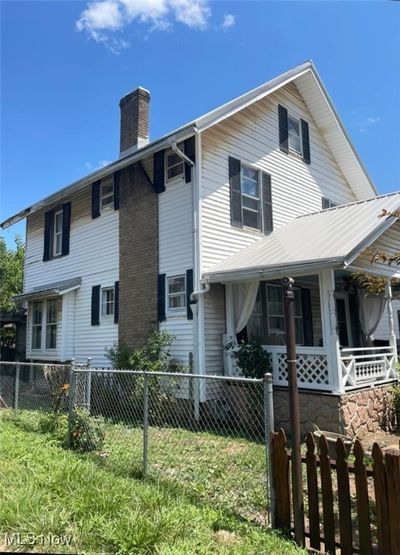 View of front facade with a front lawn | Image 2