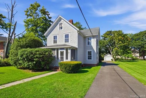 36 Railroad Ave, Brookhaven, NY, 11719-9592 | Card Image