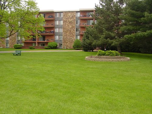 apt-425n-18 E Old Willow Rd, Prospect Heights, IL, 60070-1963 | Card Image