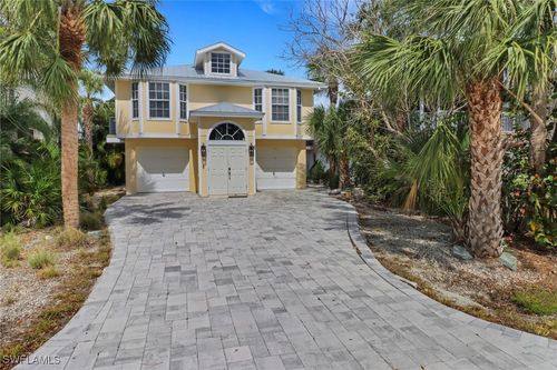 779 Park Ave, NAPLES, FL, 34110-1509 | Card Image