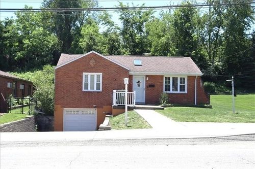 390 Streets Run Rd, Pittsburgh, PA, 15236-2007 | Card Image