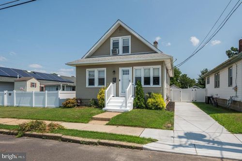 46 Pine St, GIBBSTOWN, NJ, 08027-1017 | Card Image