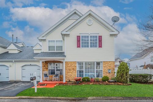 10 Tracie Ln, Middle Island, NY, 11953-3017 | Card Image