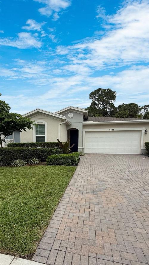 6685 Pointe Of Woods Dr, West Palm Beach, FL, 33413-3801 | Card Image