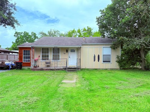 911 Parkway St, Baytown, TX, 77520-7118 | Card Image