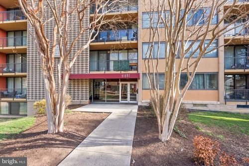 201-8 S Van Dorn St, ALEXANDRIA, VA, 22304-4251 | Card Image