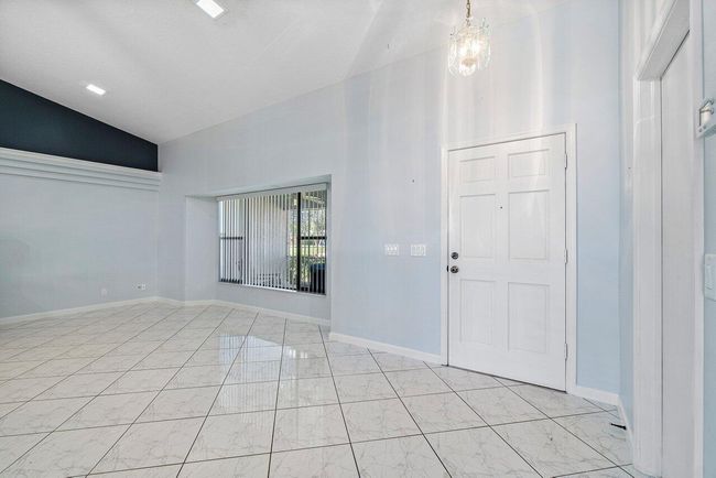 61 W Rubber Tree Dr, House other with 3 bedrooms, 2 bathrooms and null parking in Lake Worth FL | Image 6