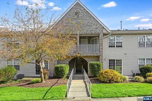 13 Parkside Ct, Wayne, NJ, 07470-4024 | Card Image