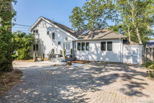 18 Tarpon Rd, East Quogue, NY, 11942-4901 | Card Image
