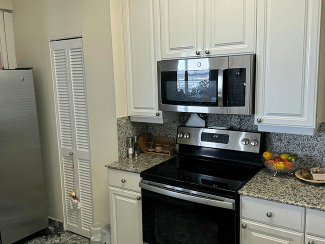 APT-1912 - 888 Brickell Key Dr, Condo with 2 bedrooms, 3 bathrooms and null parking in Miami FL | Image 30