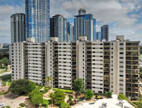 apt-2c2-40 N Interstate 35, Austin, TX, 78701-4340 | Card Image